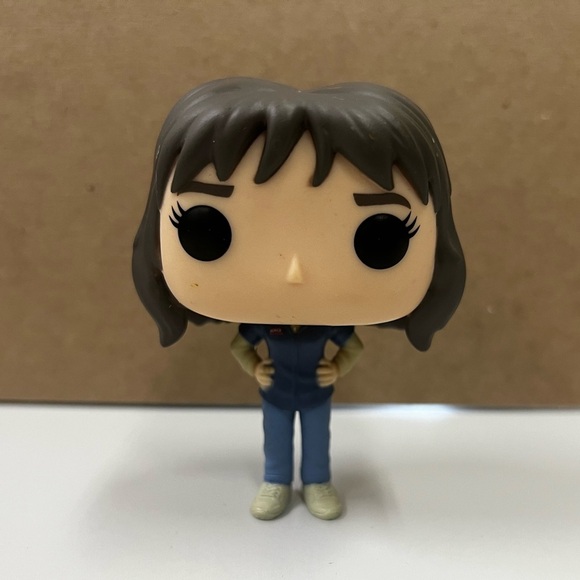 Funko POP! Television - Stranger Things - Joyce #550 Vinyl Figure - Picture 1 of 6